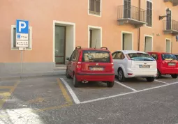 Nuovo disco orario nel parcheggio di piazza Marconi